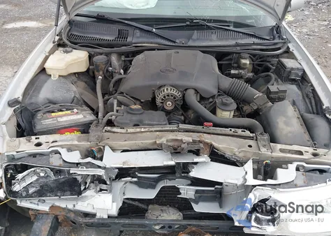 1999 Lincoln Town Car Signature z USA, uszkodzony, nr VIN 1LNFM82W2XY600959